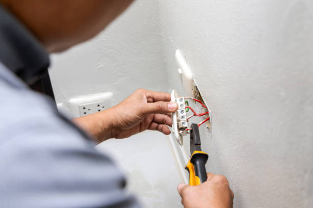 Professional Electrician in Cedar Rapids, IA